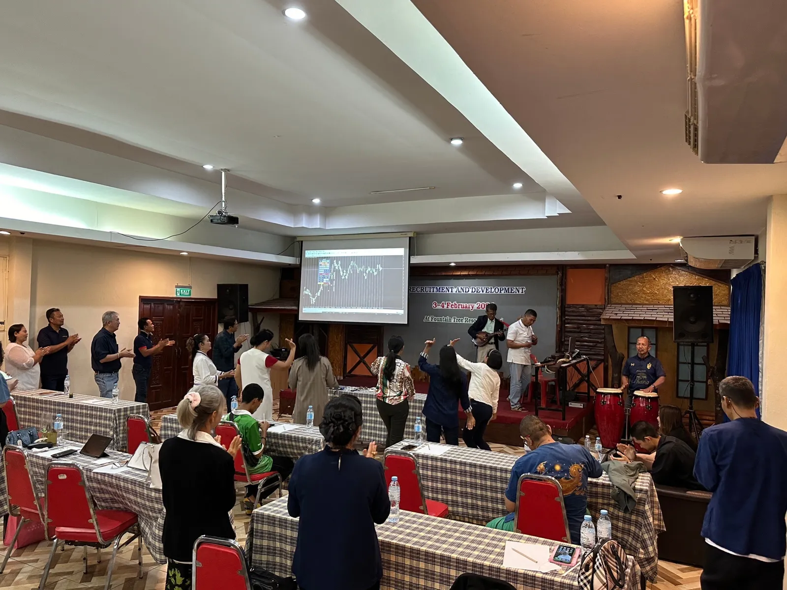 ภาพบรรยากาศงานสัมมนา Forex วันที่ 3 กุมภาพันธ์ 2567 หลวงปูขาว งานเขาใหญ่ — ภาพที่ 3