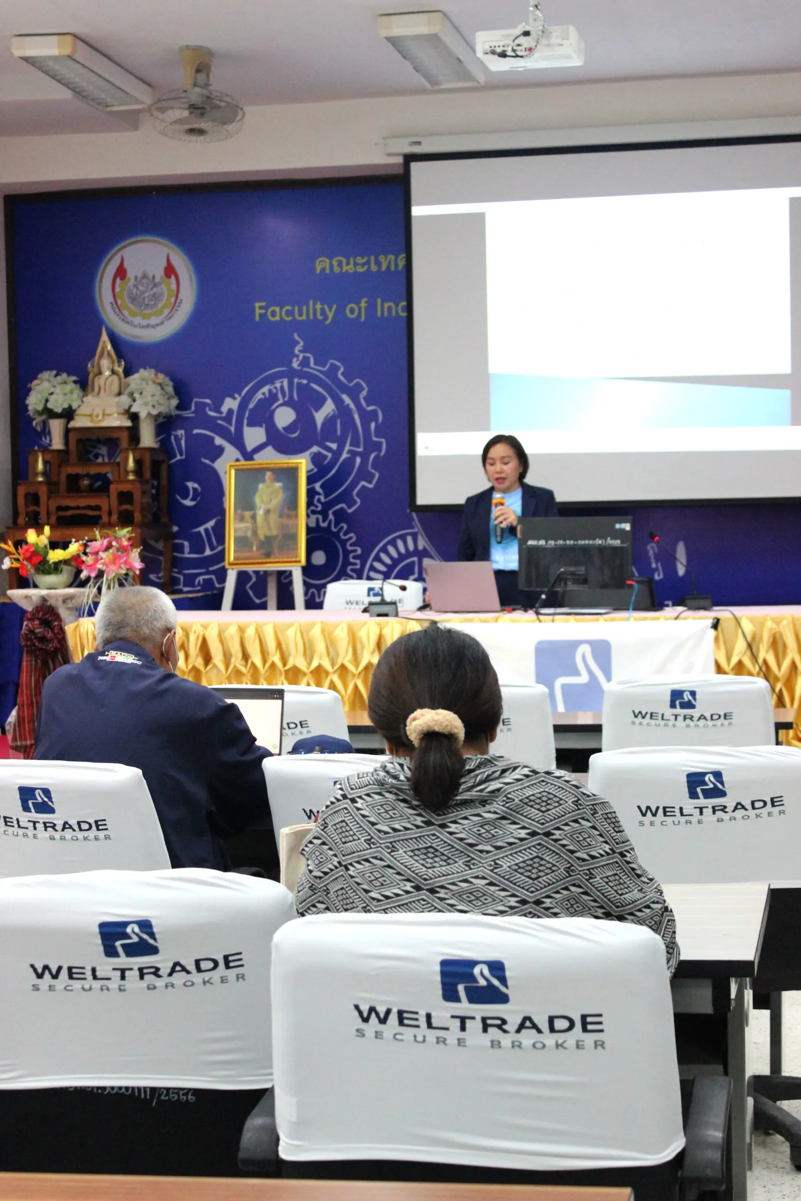 ภาพบรรยากาศงานสัมมนา Forex วันที่ 24 ก.ค 2022 ที่สุรินทร์ Surin Province — ภาพที่ 27