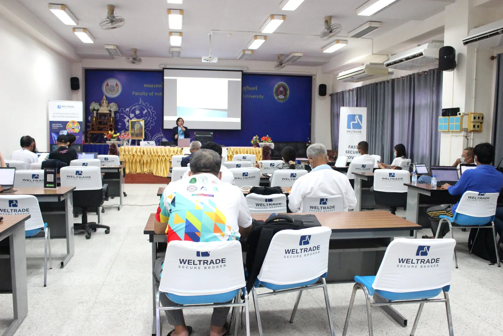 ภาพบรรยากาศงานสัมมนา Forex วันที่ 24 ก.ค 2022 ที่สุรินทร์ Surin Province — ภาพที่ 12