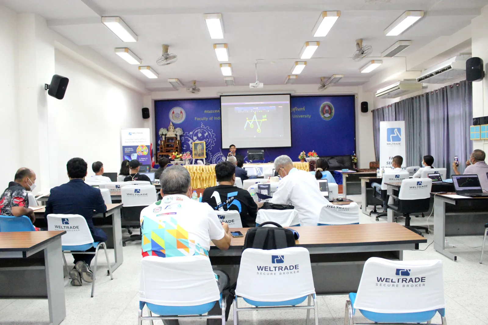 ภาพบรรยากาศงานสัมมนา Forex วันที่ 24 ก.ค 2022 ที่สุรินทร์ Surin Province — ภาพที่ 22